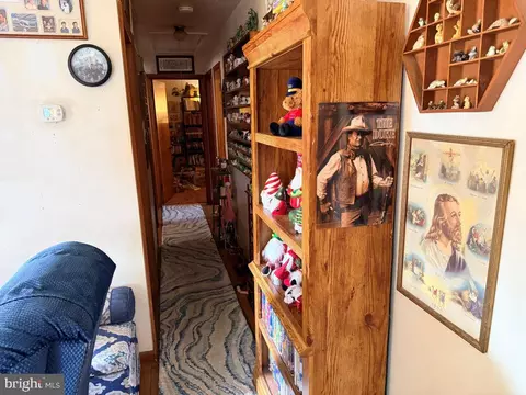 Entry Way - 312 Devon Rd, Staunton, VA 24401 photo 2 of 2