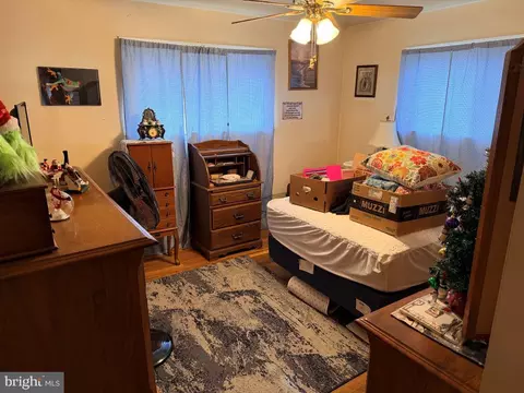 Bedroom - 312 Devon Rd, Staunton, VA 24401 photo 2 of 2