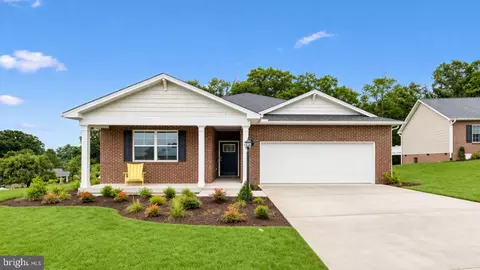 16 River Oak Dr, Staunton, VA 24401
