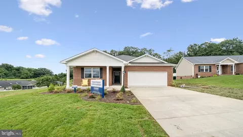 16 River Oak Dr, Staunton, VA 24401