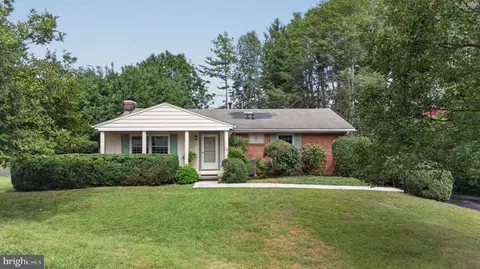 1395 Pleasant View St, Staunton, VA 24401