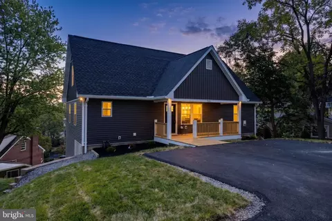 715 Hillcrest Dr, Staunton, VA 24401