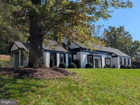 1431 Dogwood Rd, Staunton, VA 24401