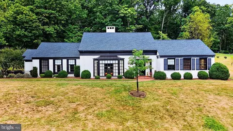 1431 Dogwood Rd, Staunton, VA 24401