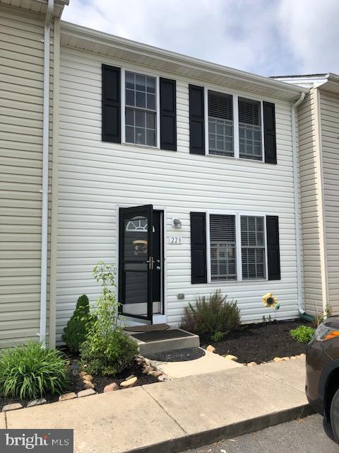 228 Kadies Ln, Edinburg, VA 22824