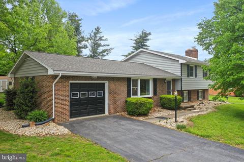 9881 Pleasant View Dr, New Market, VA 22844