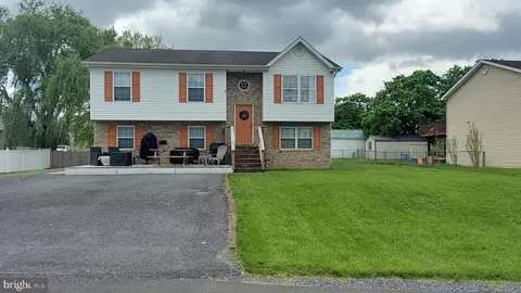 32 Hillview Dr, Maurertown, VA 22644
