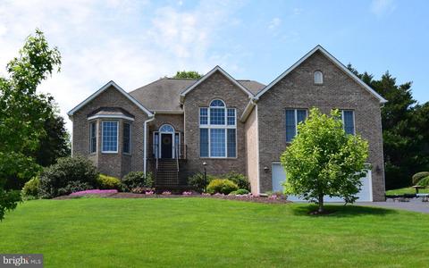 49 Manor Dr, Edinburg, VA 22824