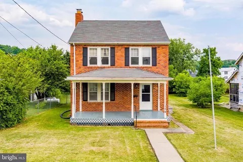 154 Virginia St, Strasburg, VA 22657