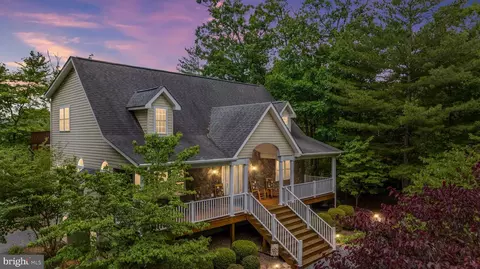 226 Early Dr, Basye, VA 22810