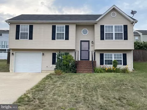 229 Aden Dr, Strasburg, VA 22657