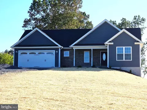 407 S Summit Ave, Woodstock, VA 22664