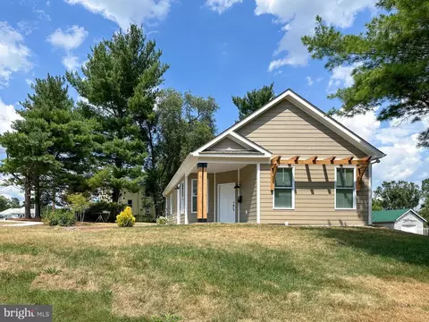 213 S Lee St, Woodstock, VA 22664