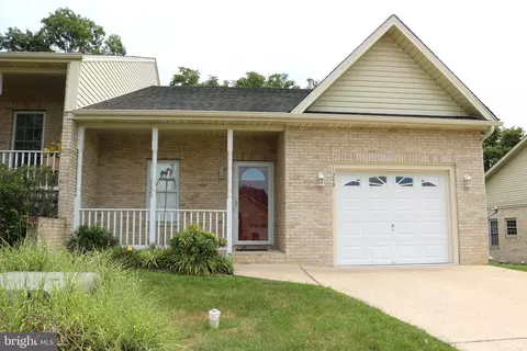 1249 White Rock Ct, Woodstock, VA 22664
