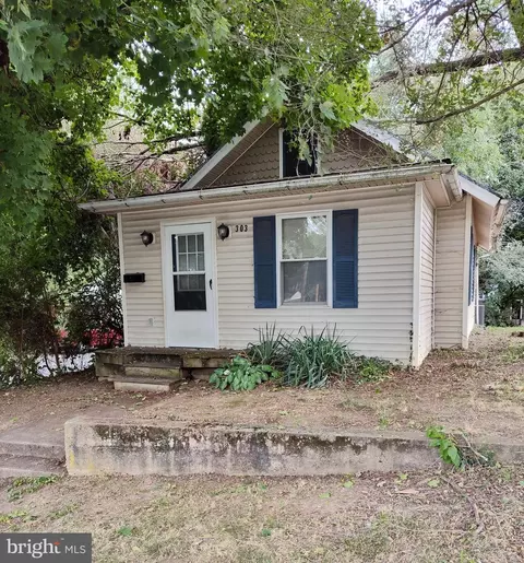 303 W Spring St, Woodstock, VA 22664
