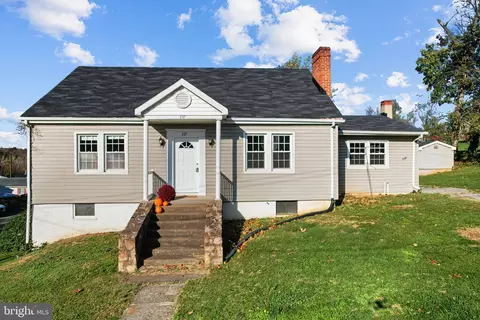 337 Thompson St, Strasburg, VA 22657