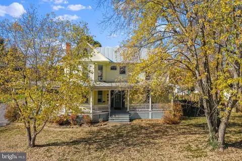 424 Stover Ave, Strasburg, VA 22657