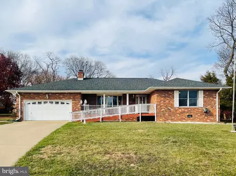 427 N Summit Ave, Woodstock, VA 22664