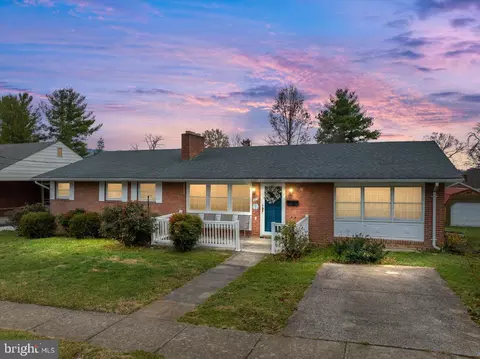 405 W King St, Strasburg, VA 22657