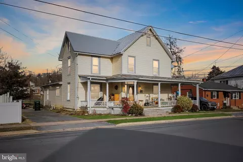 424 W King St, Strasburg, VA 22657