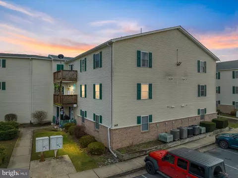 145 Hailey Ln #F-8, Strasburg, VA 22657