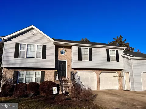88 Friendship Ct, Toms Brook, VA 22660