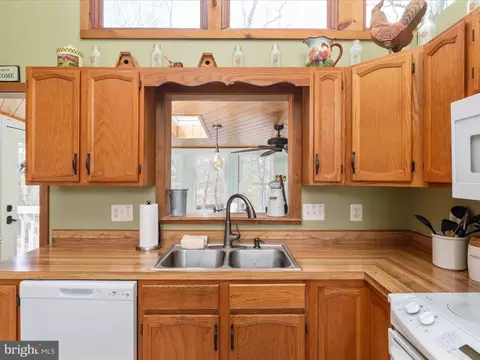 Kitchen - 377 Anderson Rd, Basye, VA 22810 photo 6 of 6