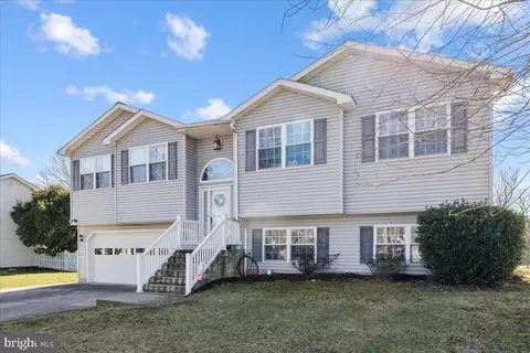726 Christiansen Dr, Strasburg, VA 22657