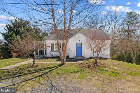 105 S Grove Ave, Edinburg, VA 22824