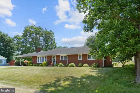 109 S Whissen St, Edinburg, VA 22824