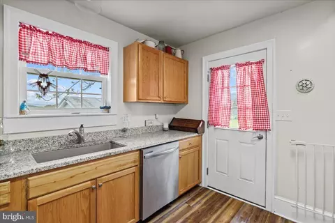 Kitchen - 10932 Senedo Rd, Mount Jackson, VA 22842 photo 3 of 3