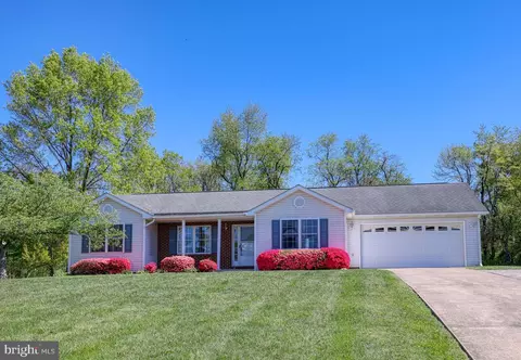 716 W High St, Woodstock, VA 22664