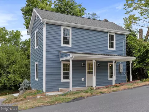 156 E North St, Strasburg, VA 22657