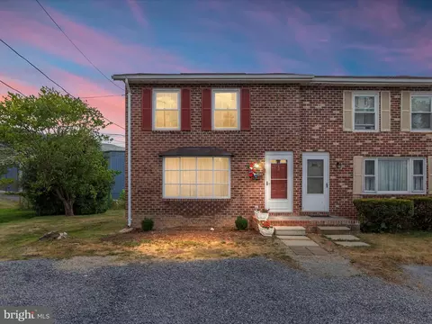 954 Jackson St, Strasburg, VA 22657