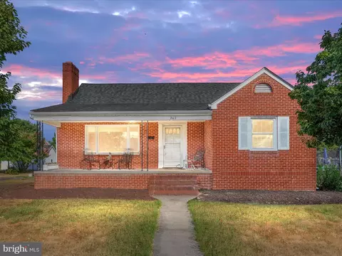 262 Royal Ave, Strasburg, VA 22657
