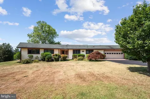 68 Windy Hl, Toms Brook, VA 22660
