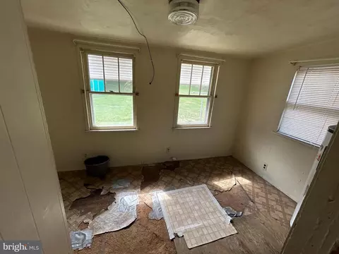 Bedroom - 6191 Randall St, Mount Jackson, VA 22842 photo 1 of 2