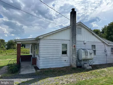 Exterior - 6191 Randall St, Mount Jackson, VA 22842 photo 2 of 4