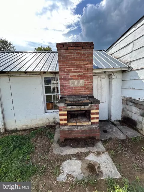 Exterior - 6191 Randall St, Mount Jackson, VA 22842 photo 1 of 4