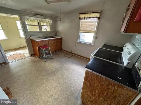 Kitchen - 6191 Randall St, Mount Jackson, VA 22842 photo 3 of 4