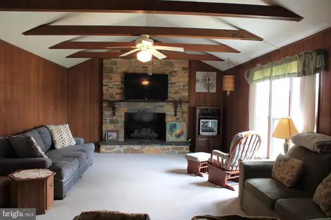 Living - 629 Kelly Rd, Mount Jackson, VA 22842 photo 3 of 6