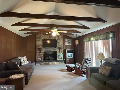 Living - 629 Kelly Rd, Mount Jackson, VA 22842 photo 2 of 6