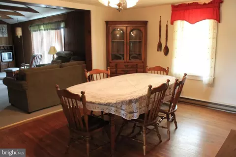 Dining - 629 Kelly Rd, Mount Jackson, VA 22842 photo 4 of 7