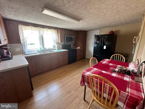 Kitchen - 629 Kelly Rd, Mount Jackson, VA 22842 photo 2 of 3