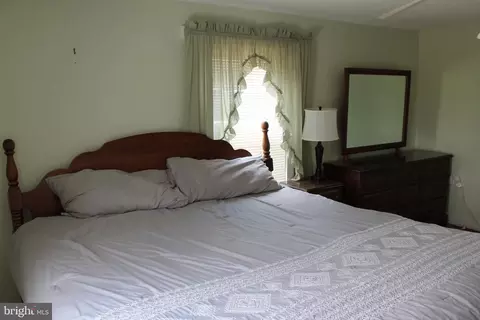 Bedroom - 629 Kelly Rd, Mount Jackson, VA 22842 photo 6 of 9