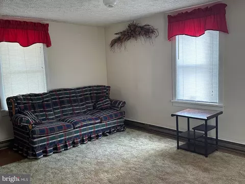 Living - 629 Kelly Rd, Mount Jackson, VA 22842 photo 6 of 6