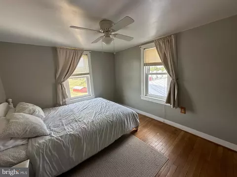 Bedroom - 629 Kelly Rd, Mount Jackson, VA 22842 photo 4 of 9