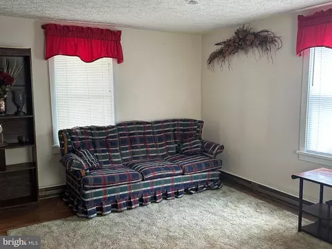 Living - 629 Kelly Rd, Mount Jackson, VA 22842 photo 5 of 6
