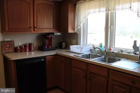 Kitchen - 629 Kelly Rd, Mount Jackson, VA 22842 photo 3 of 3