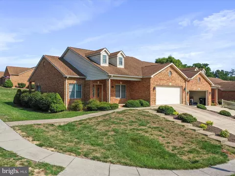 442 Henry Dr, Woodstock, VA 22664